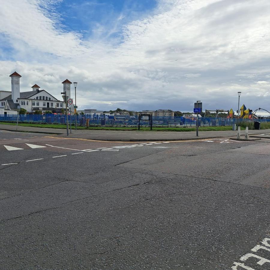 Apartmán Maze Beach Getaway Ayr Exteriér fotografie